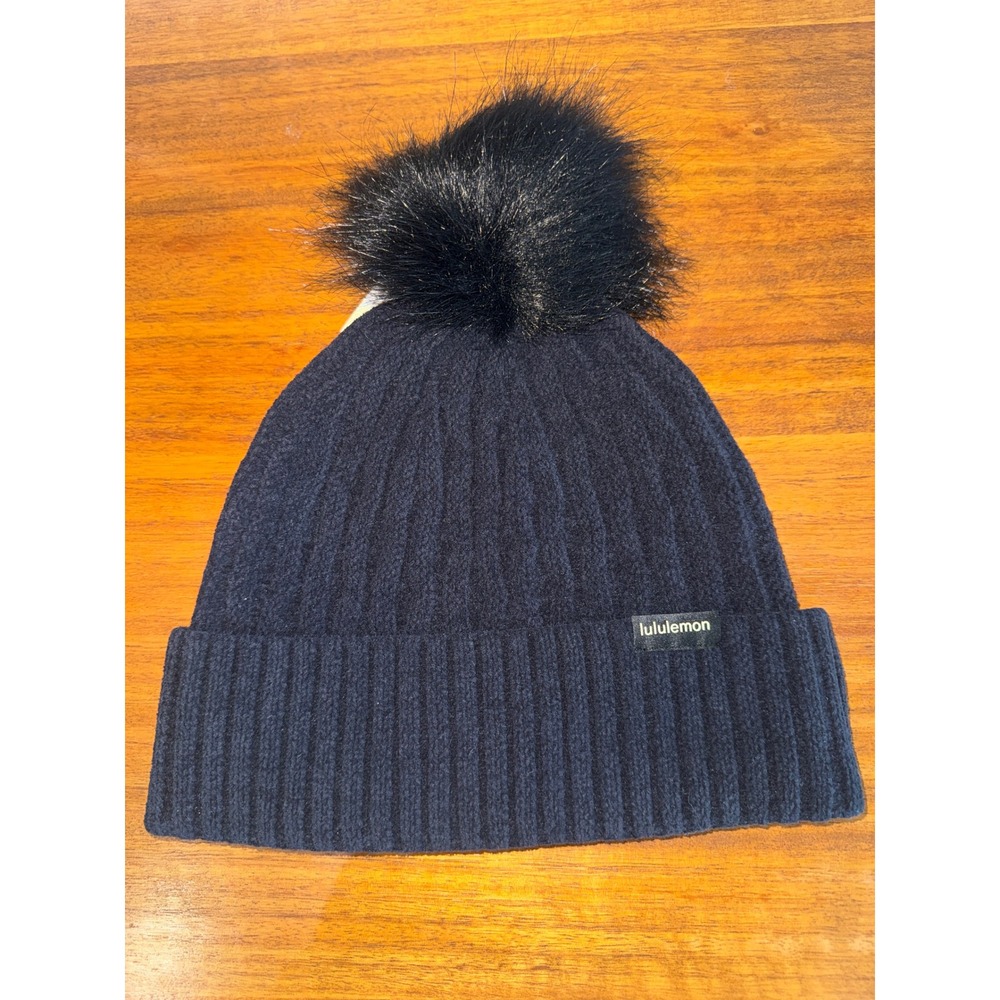 Lululemon Cable Knit Pom Beanie Black One Size NWT